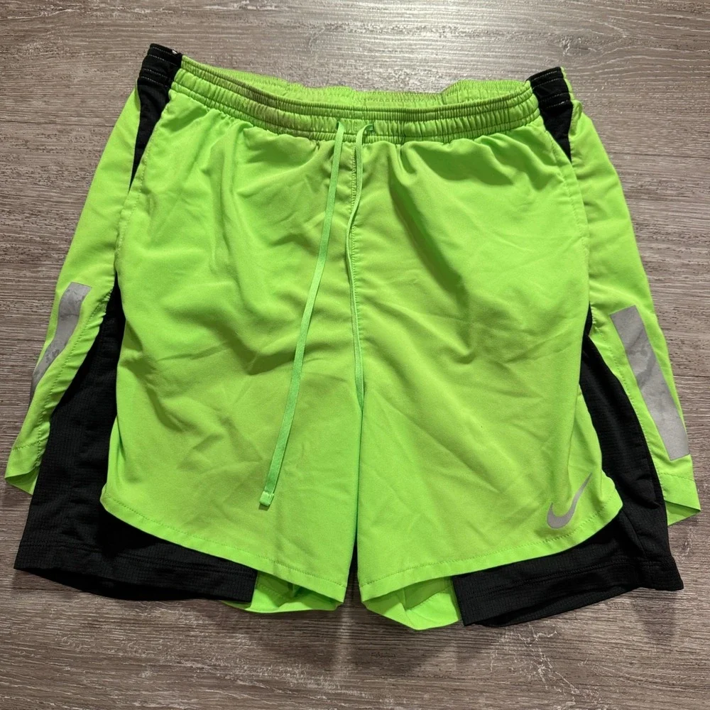 Nike Shorts Mens M Green Black Performance Dri-FIT Run Stride 2-in-1 DX0841-313